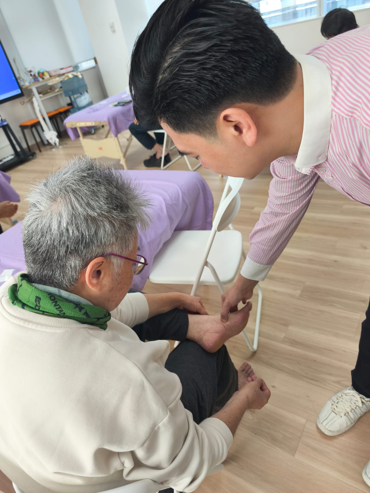 中醫針灸穴位拔罐課程 — 課堂實況