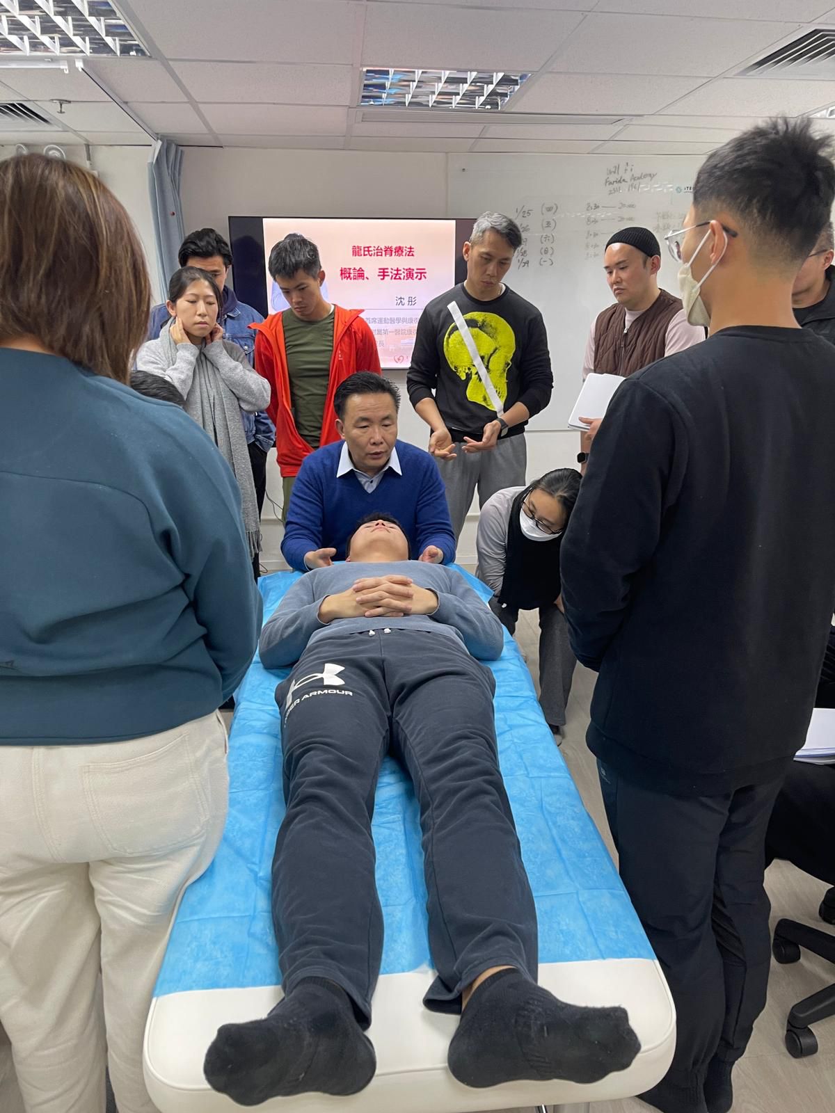 龍氏治脊療法 頸胸腰椎正骨複位學習課程 — 課堂實況
