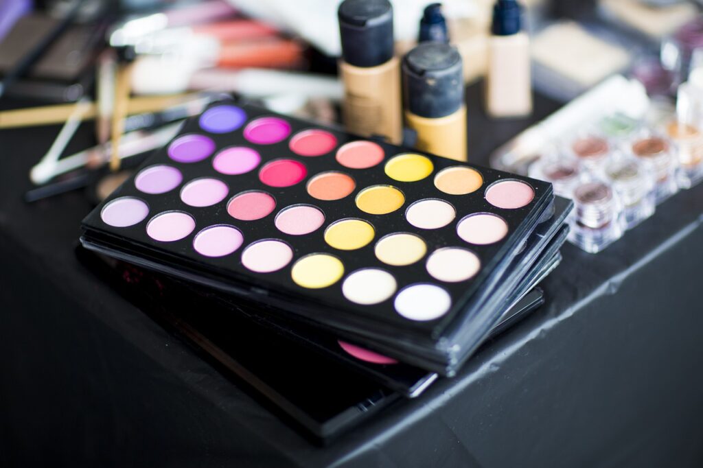 colors, makeup, cosmetic-291851.jpg